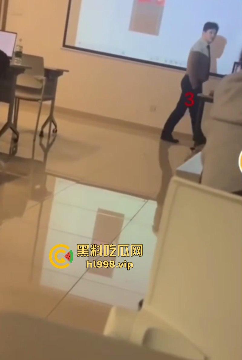 棒子欠削!浙大韩国外教在课堂上威胁中国女生不让毕业 一个西巴在中国地盘还敢撒野?-6