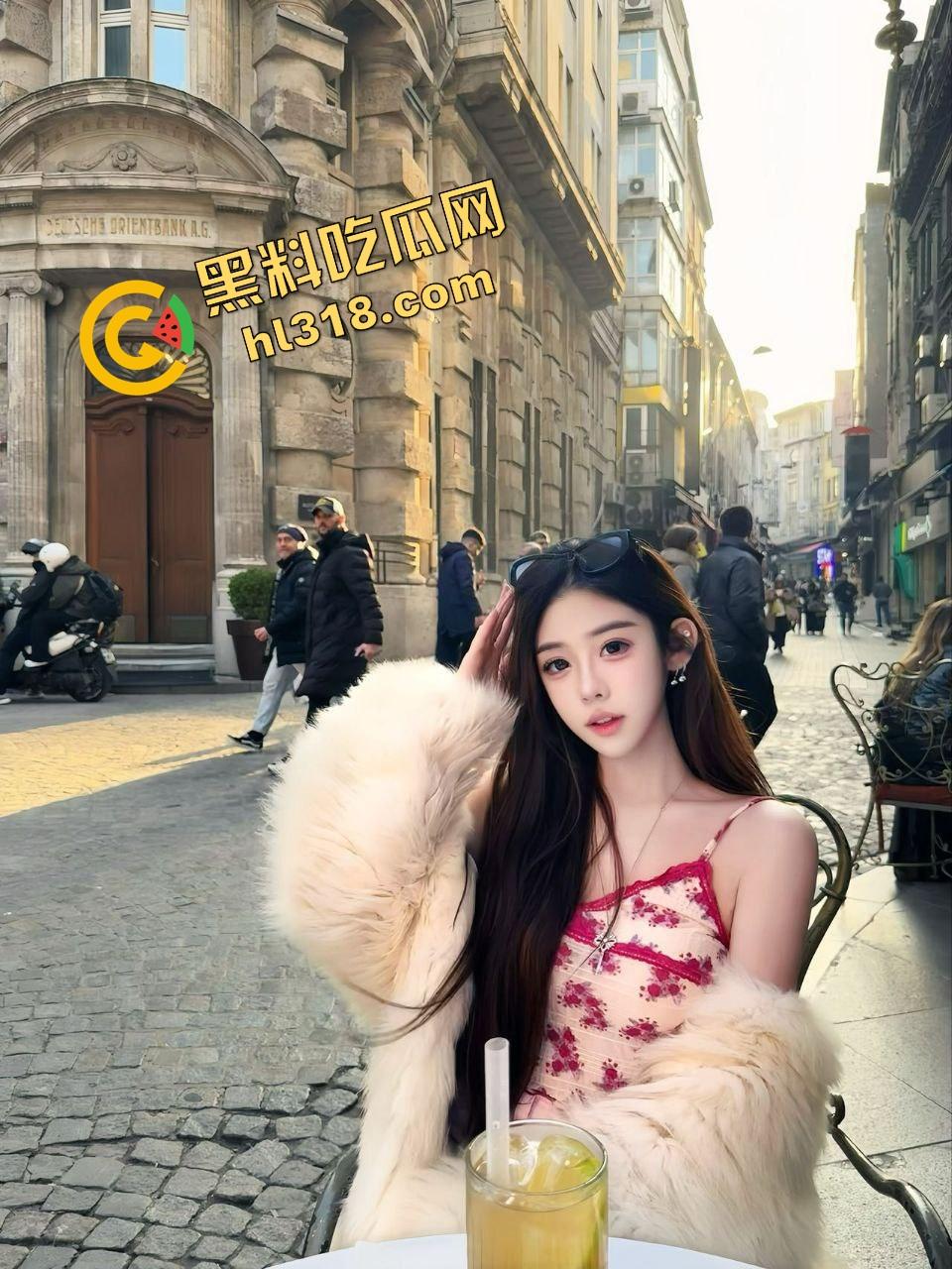 城里人真会玩,玻璃当镜子不够刺激?窗帘都懒得拉,女主直接对着玻璃开车,华为用户一键高清记录!-3