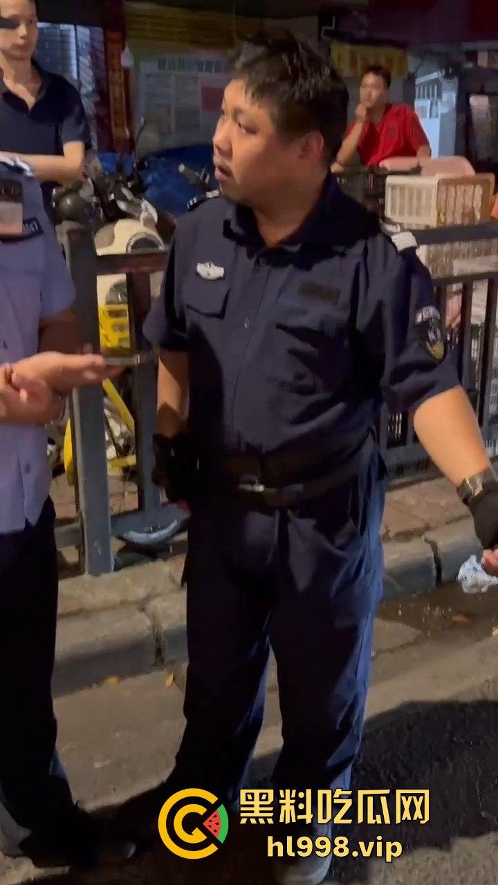 保安冒充警察,骑改装鬼火去查车,真以为鬼火少年都是低能儿?侮辱人也不带这么玩的!-5