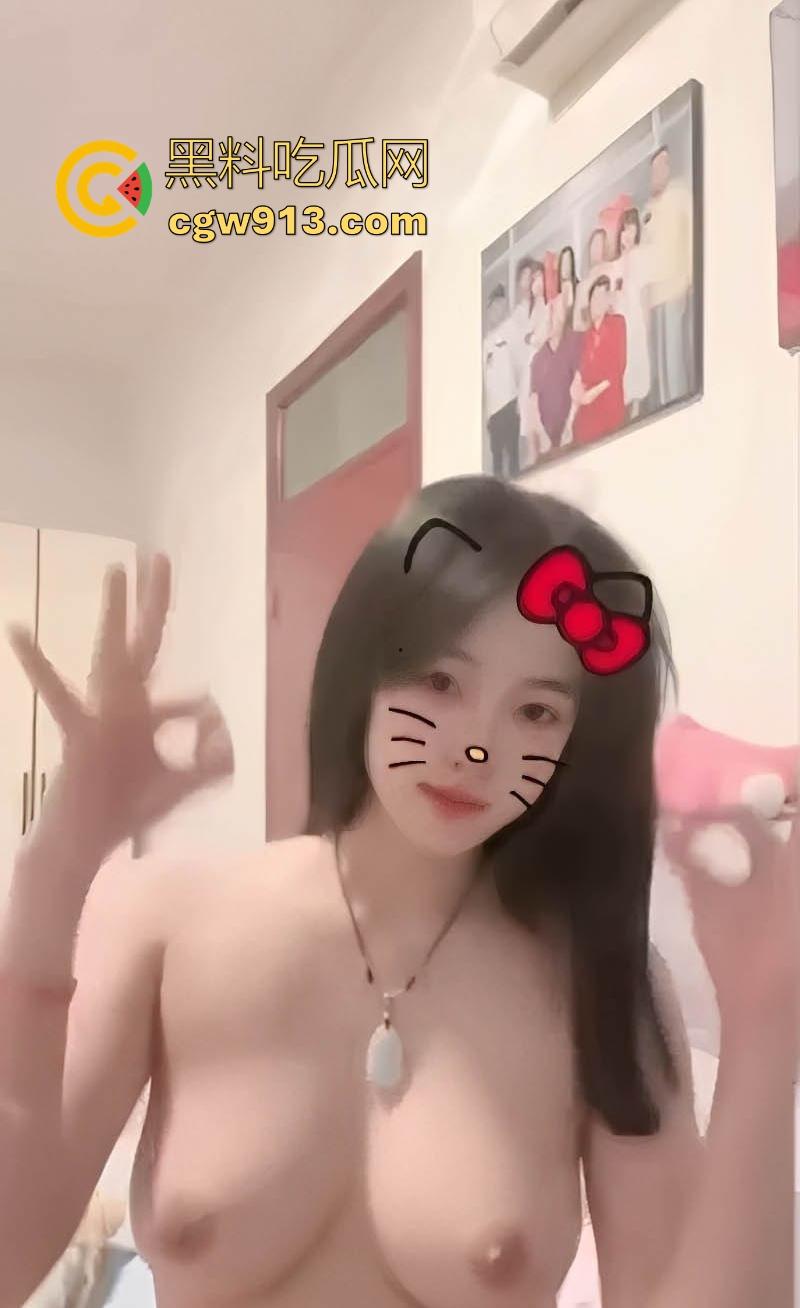 湖南沧州化妆师【尤文静】不雅视频曝光,为追前任自拍私密片,露脸自摸嫩穴勾引,自慰摩擦淫水四溅!-9