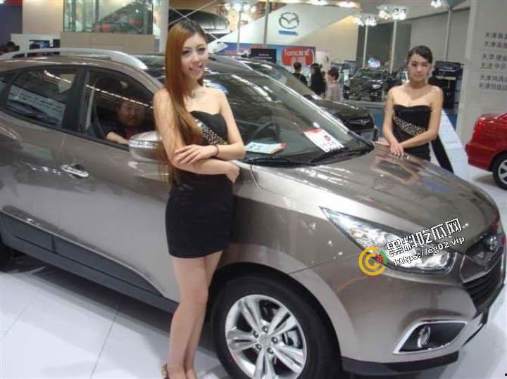 《百度云泄密流出》天津工业大学 模特【王真】外表优雅高冷 实则内心闷骚放浪38P+1V-10