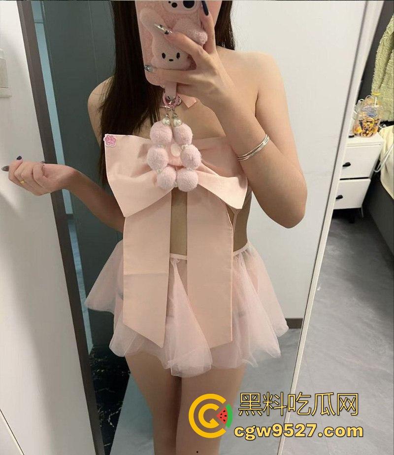 湖北工业大学骚母狗【程志颖】刚考上研究生就把男朋友踹了,前男友心生怨恨,将私密视频泄露曝光!-1