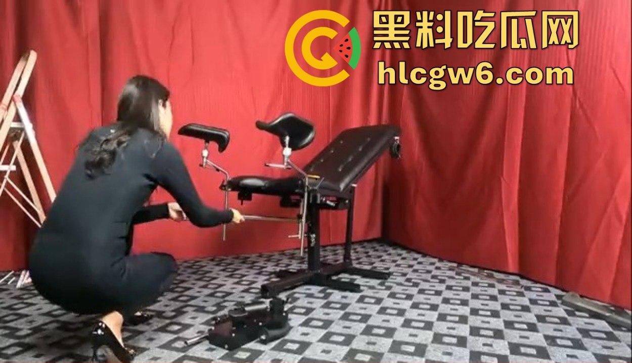 硬核黑科技全自动炮击床 三管齐发同时输出怼前门干后庭再送一嘴 假鸡巴插得飞起 老炮玩家的终极装备!-1