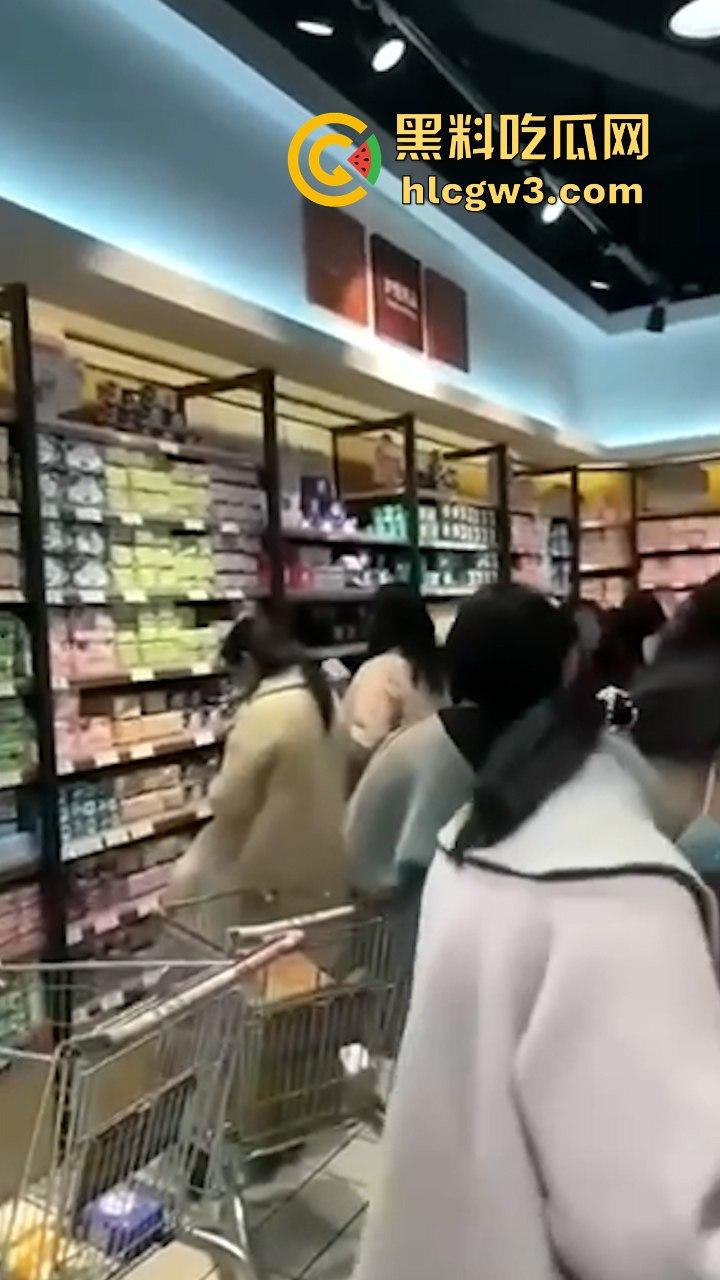 卫生巾集体塌房!女网友:怀疑过内裤和男人,唯独没怀疑过卫生巾-8