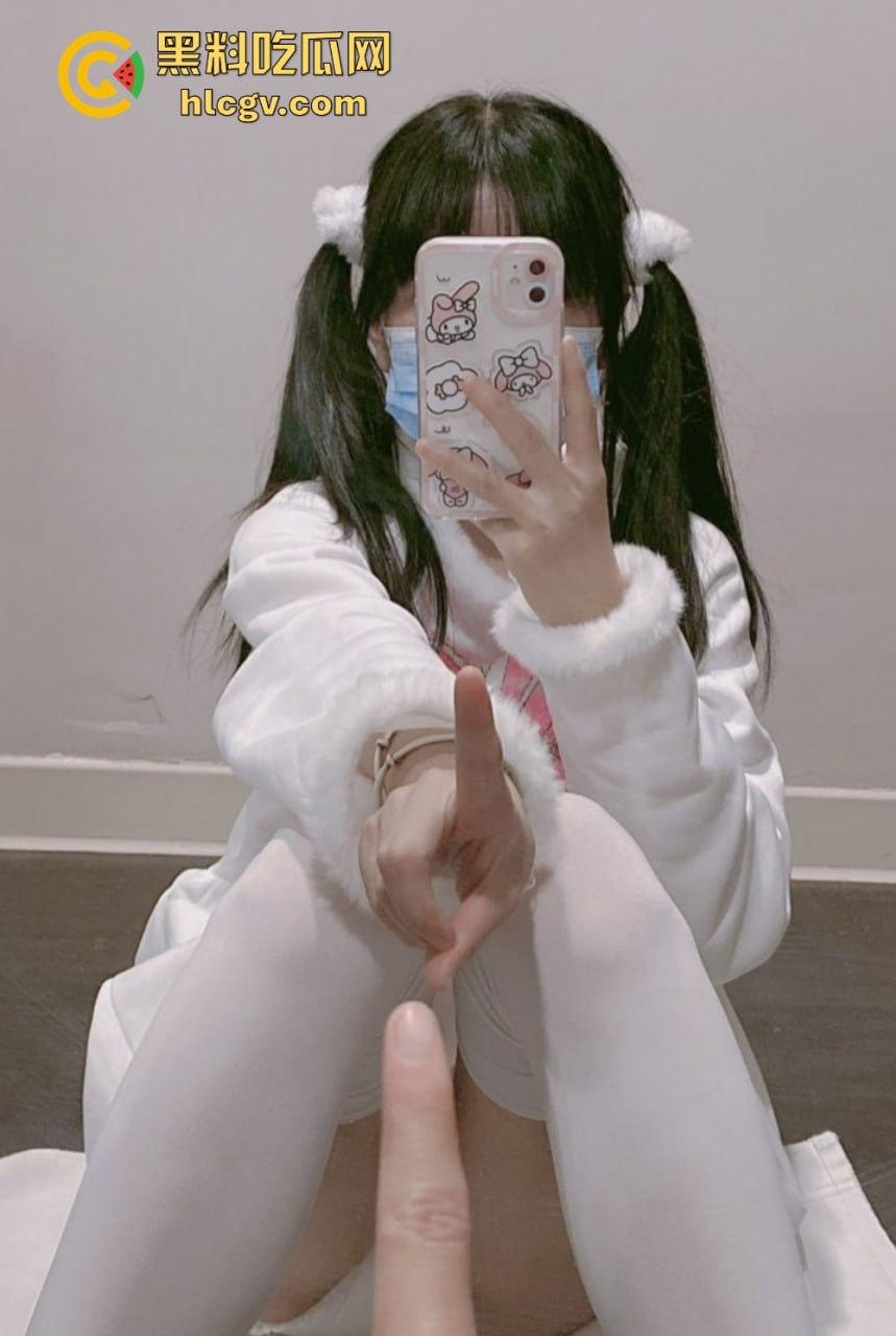 青岛白白嫩嫩的萝莉【夏菜菜】身材大曝光!萝莉控的顶级福利,粉嫩可爱又惹火!-1