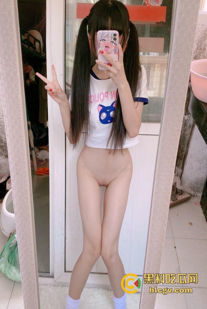 青岛白白嫩嫩的萝莉【夏菜菜】身材大曝光!萝莉控的顶级福利,粉嫩可爱又惹火!-4