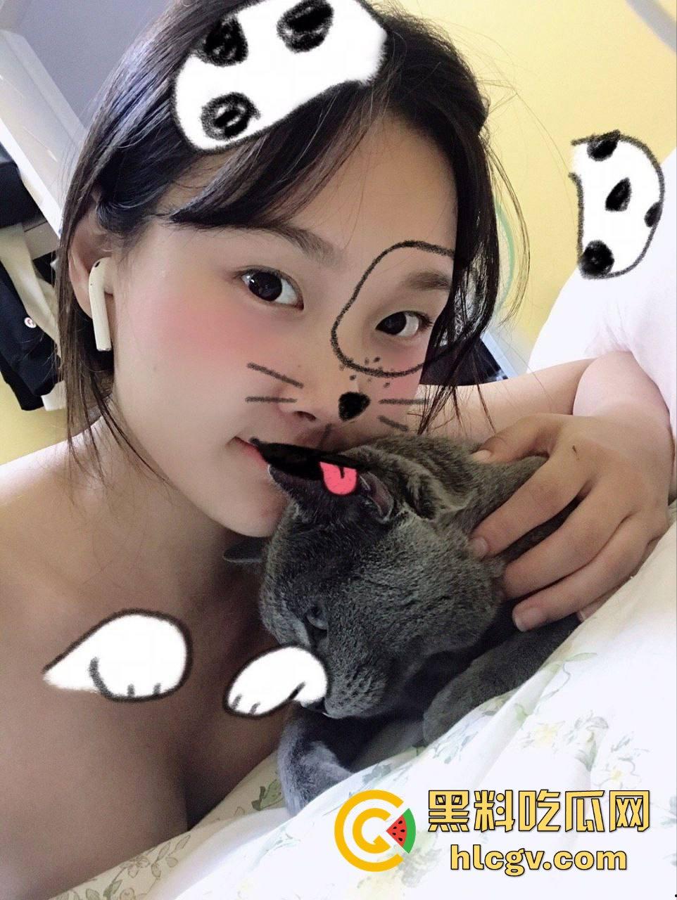 瓜友投稿韩国大一学生妹裸聊!甜美娃娃脸的她,居然洗浴间玩花花裸拍,各种姿势刁钻得让人忍不住拔枪!-3