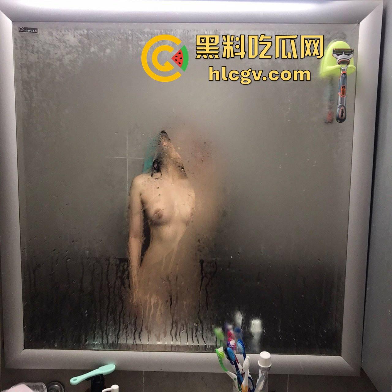 瓜友投稿韩国大一学生妹裸聊!甜美娃娃脸的她,居然洗浴间玩花花裸拍,各种姿势刁钻得让人忍不住拔枪!-4