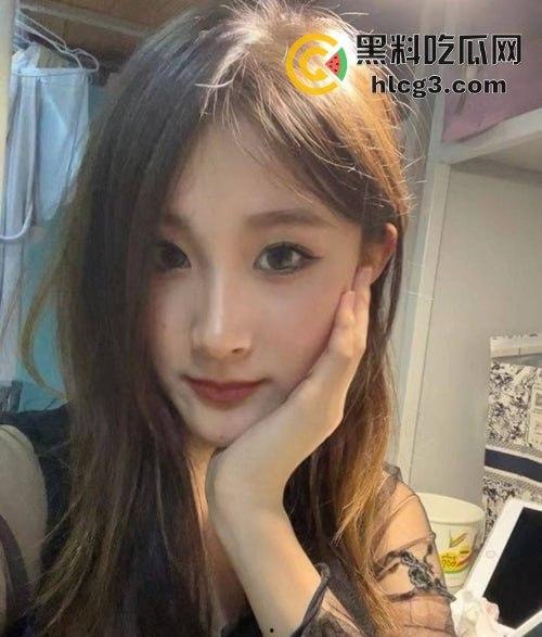 上海艺术学院极品反差校花『方卓威』颜值顶尖的纯欲女神被金主包养啪啪视频流出!-1