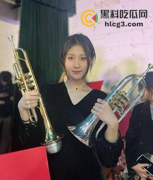 上海艺术学院极品反差校花『方卓威』颜值顶尖的纯欲女神被金主包养啪啪视频流出!-3