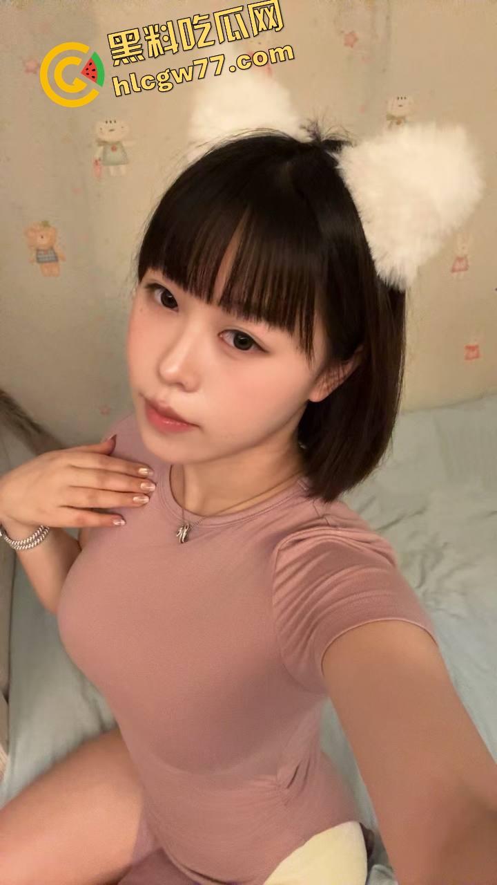 电影院当炮房?小情侣亲热全程被高清监控直播,年纪轻轻就直播开档,社会这课学得真扎实!-1