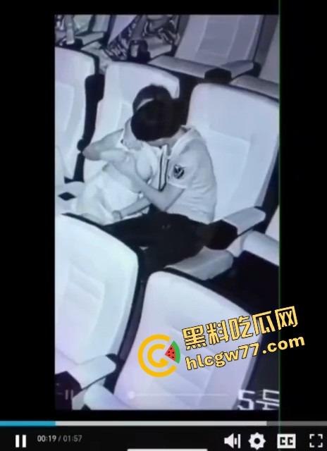电影院当炮房?小情侣亲热全程被高清监控直播,年纪轻轻就直播开档,社会这课学得真扎实!-7