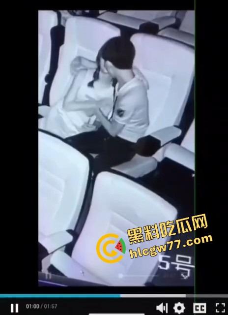 电影院当炮房?小情侣亲热全程被高清监控直播,年纪轻轻就直播开档,社会这课学得真扎实!-9