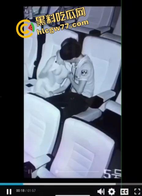 电影院当炮房?小情侣亲热全程被高清监控直播,年纪轻轻就直播开档,社会这课学得真扎实!-13
