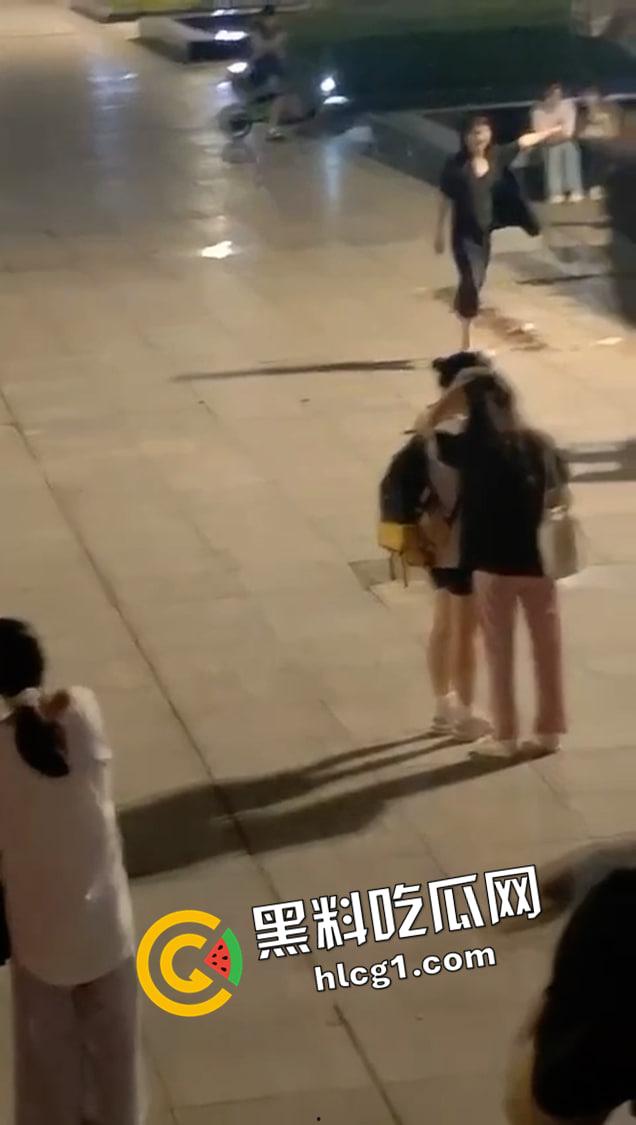 大学宿舍楼下小姐姐控诉黑人男友 每天只知道操自己 怀孕了就叫堕胎 因为不想娶自己而破防的媚黑小仙女-2