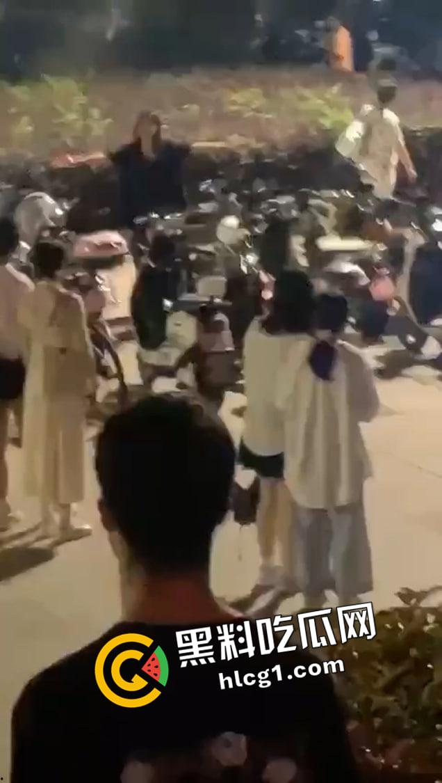 大学宿舍楼下小姐姐控诉黑人男友 每天只知道操自己 怀孕了就叫堕胎 因为不想娶自己而破防的媚黑小仙女-3