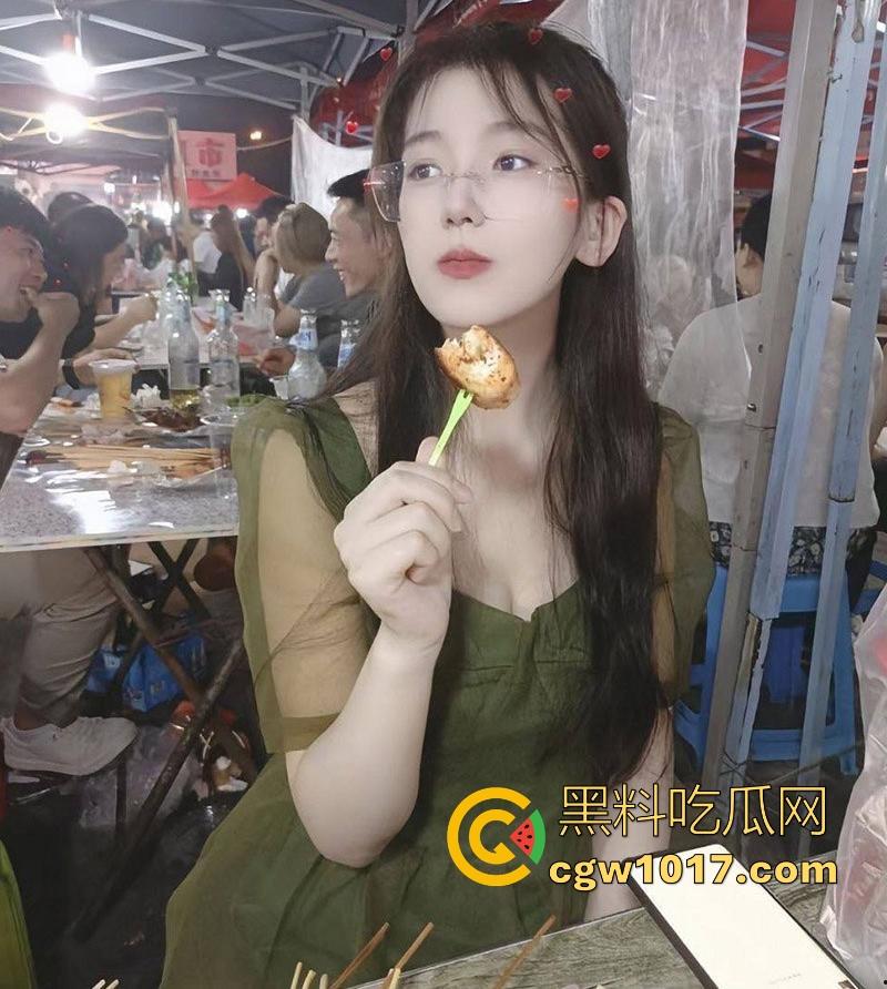 辽宁大学03级清纯学妹【徐晗映】背叛男友狂野偷情兄弟,偷情打炮如饥似渴!她雪白长腿缠上兄弟腰,娇喘连连!-2