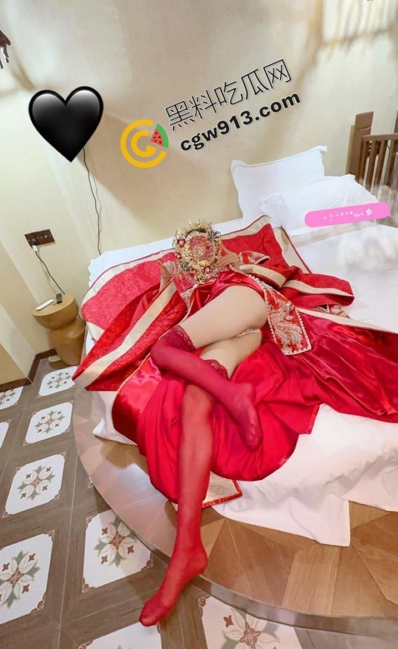 海角乱伦大神新作！凤冠嫩玉：禁忌父女情震撼上演！火热辣女郎红纱勾勒诱人曲线，禁忌激情撩拨你心！-8