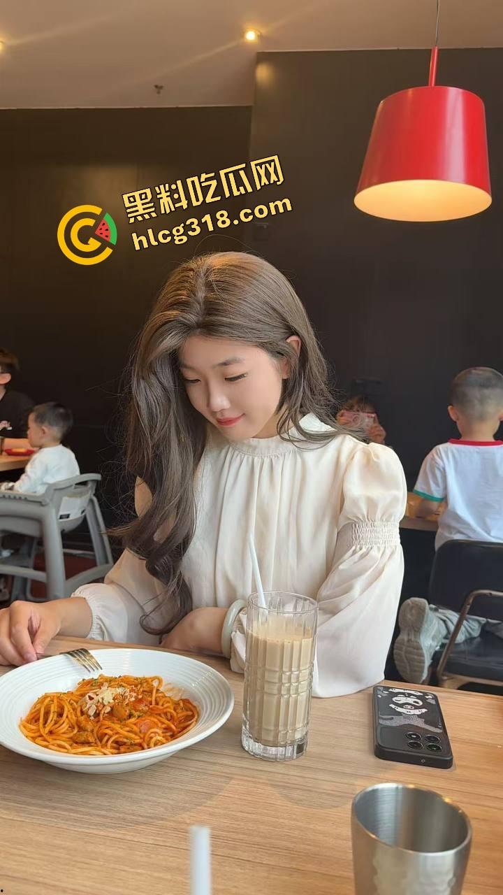 厕所都能变炮房,卫生间对镜啪啪玩花样小情侣自拍流出,腿架肩上边操边录,女主骚到破音!-4