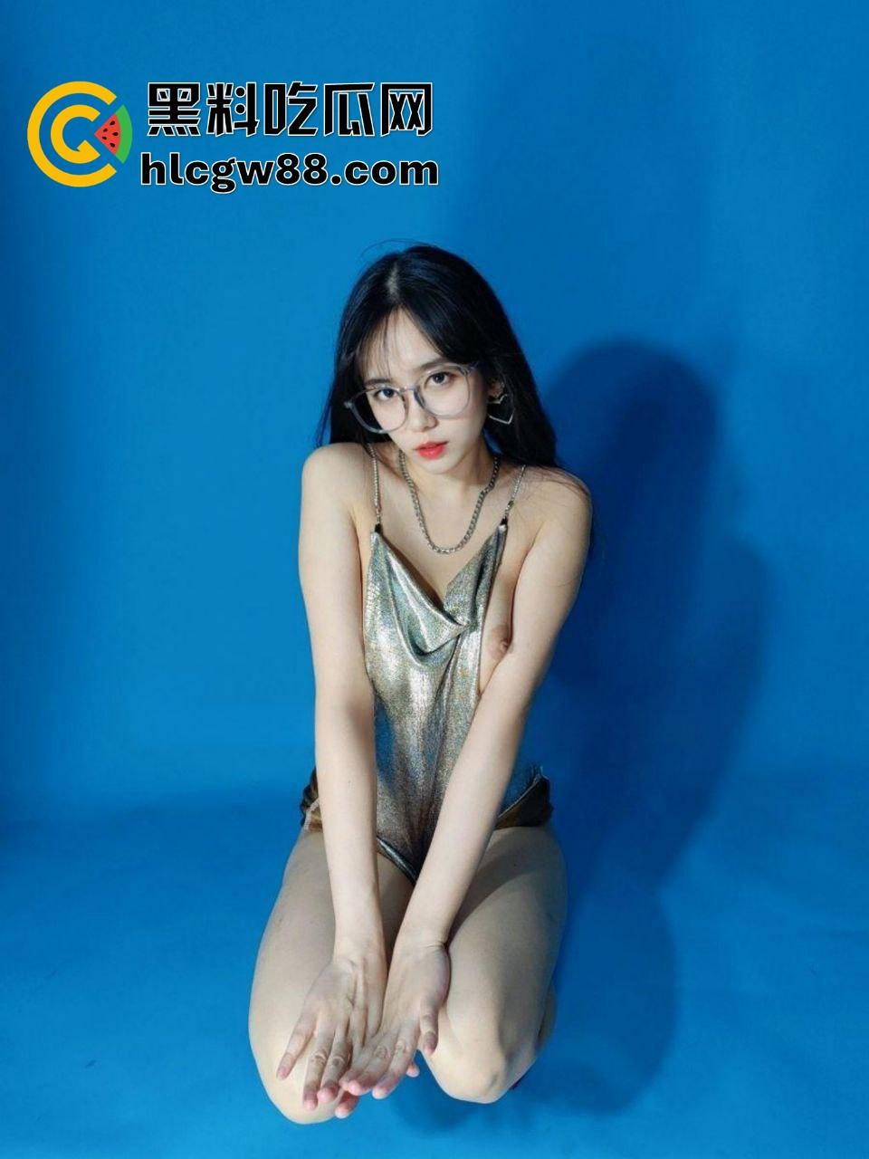 天上飞机最高，地下眼镜最骚！苏州眼镜娘【孙宁】长腿巨乳让男人把持不住，让人G点直接爆炸！-11