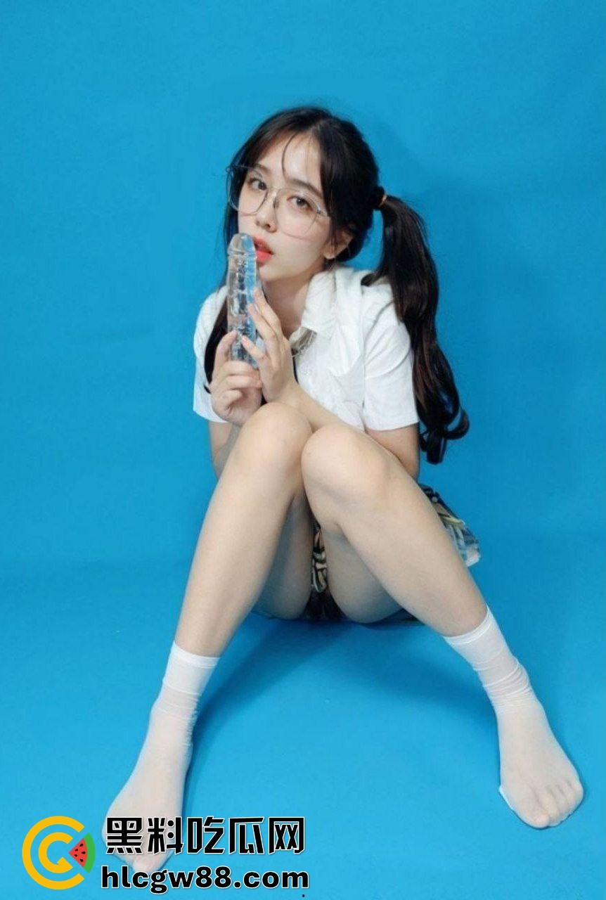 天上飞机最高，地下眼镜最骚！苏州眼镜娘【孙宁】长腿巨乳让男人把持不住，让人G点直接爆炸！-28