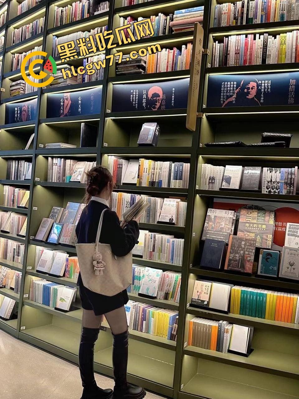 河北邯郸学院『夏可』分手后直接变公共炮台 舔狗舔三年屁眼插肛塞 金主三天姿势换着艹!-3