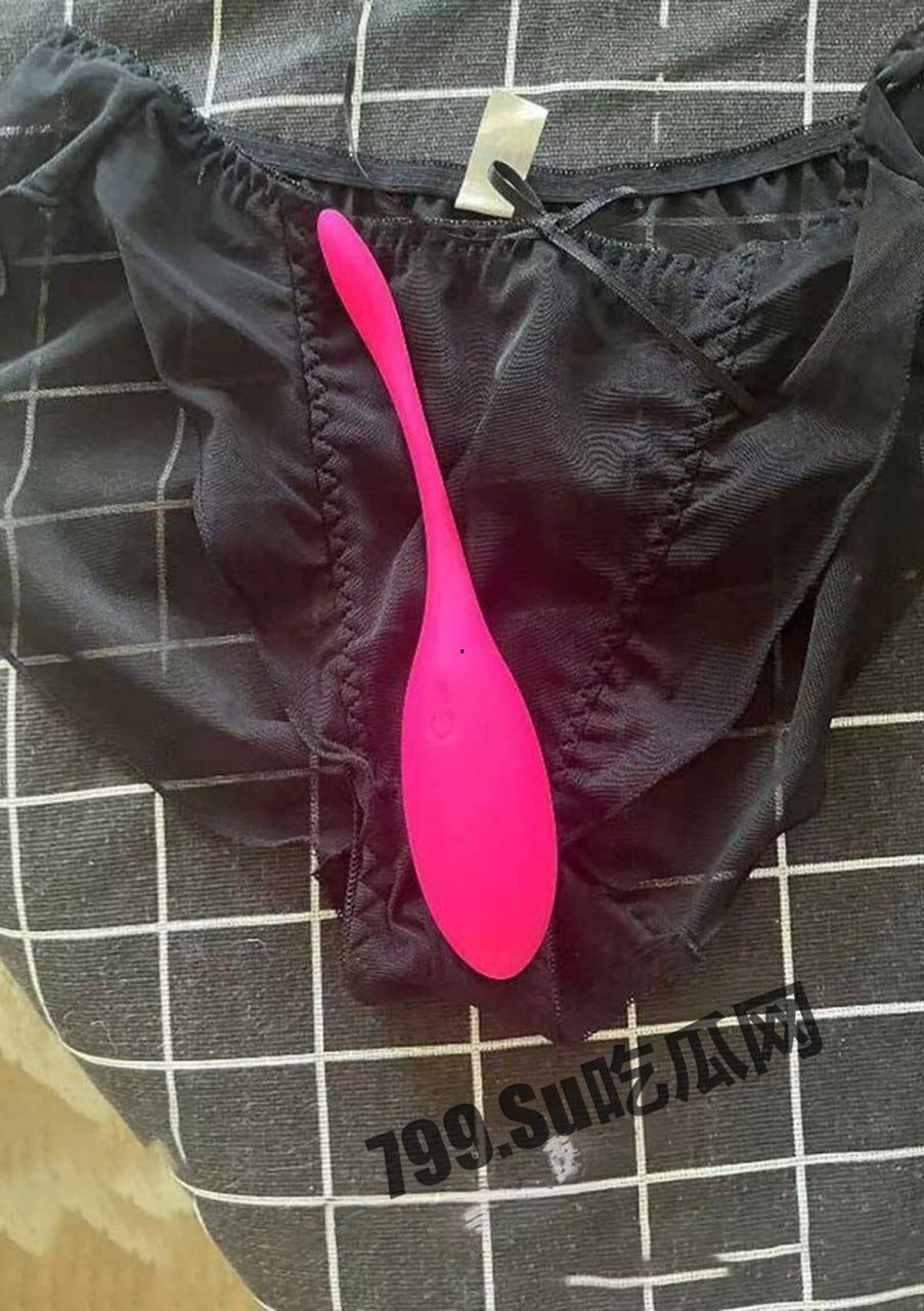 极品在职护士小曼 在医院被遥控跳蛋玩弄 晚上被姐夫在椅子上各种玩具调教-1