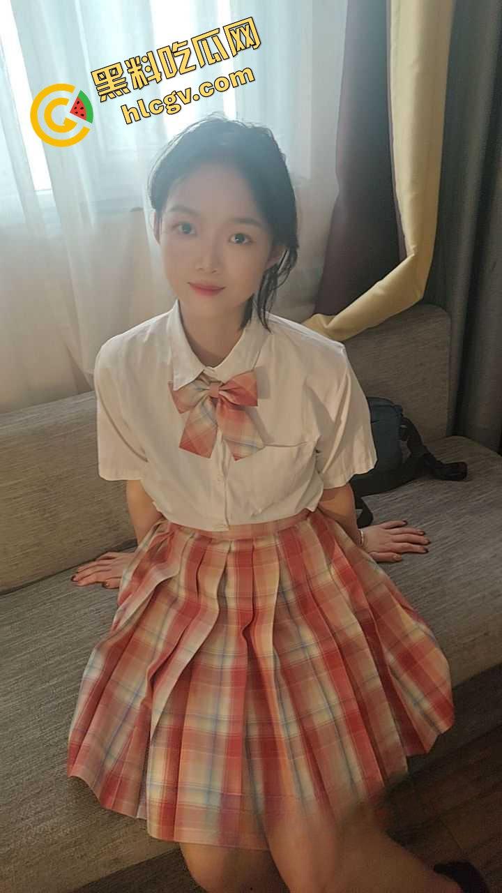 上海海事大学闷骚反差婊【潘子璇】大奶学生妹 肉感大炮架 校外与男友酒店性爱 独家全泄密!-1