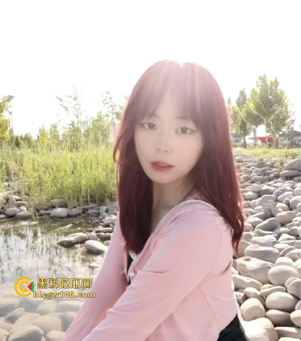 石河子职业技术学院大一【张家欣】炸了,清纯外表掩盖性瘾本质,自慰福利视频给网友看,坦言多人操才爽!-3