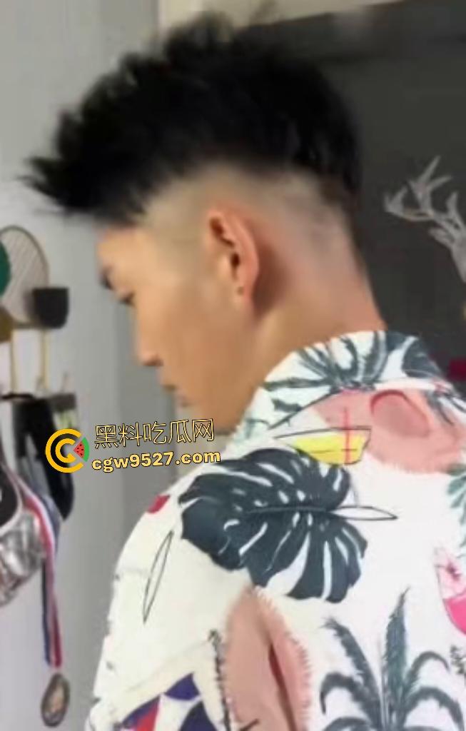 女网友自曝7年婚姻老公出轨!客厅吵架砸东西,吼女儿“爸爸不要你”,全网怒喷活该老公出轨!-6