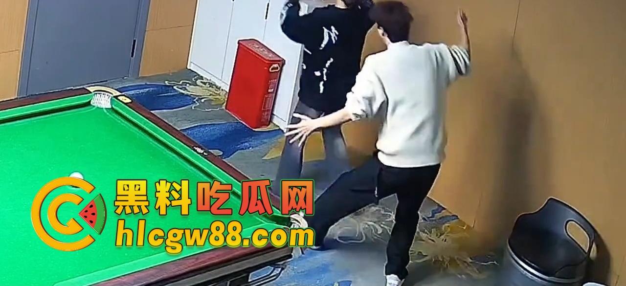 有钱人的快乐我们想象不到,陪玩8连发包厢猫抓人,1W充卡一杆球没打,全程不打球只玩女的!-17