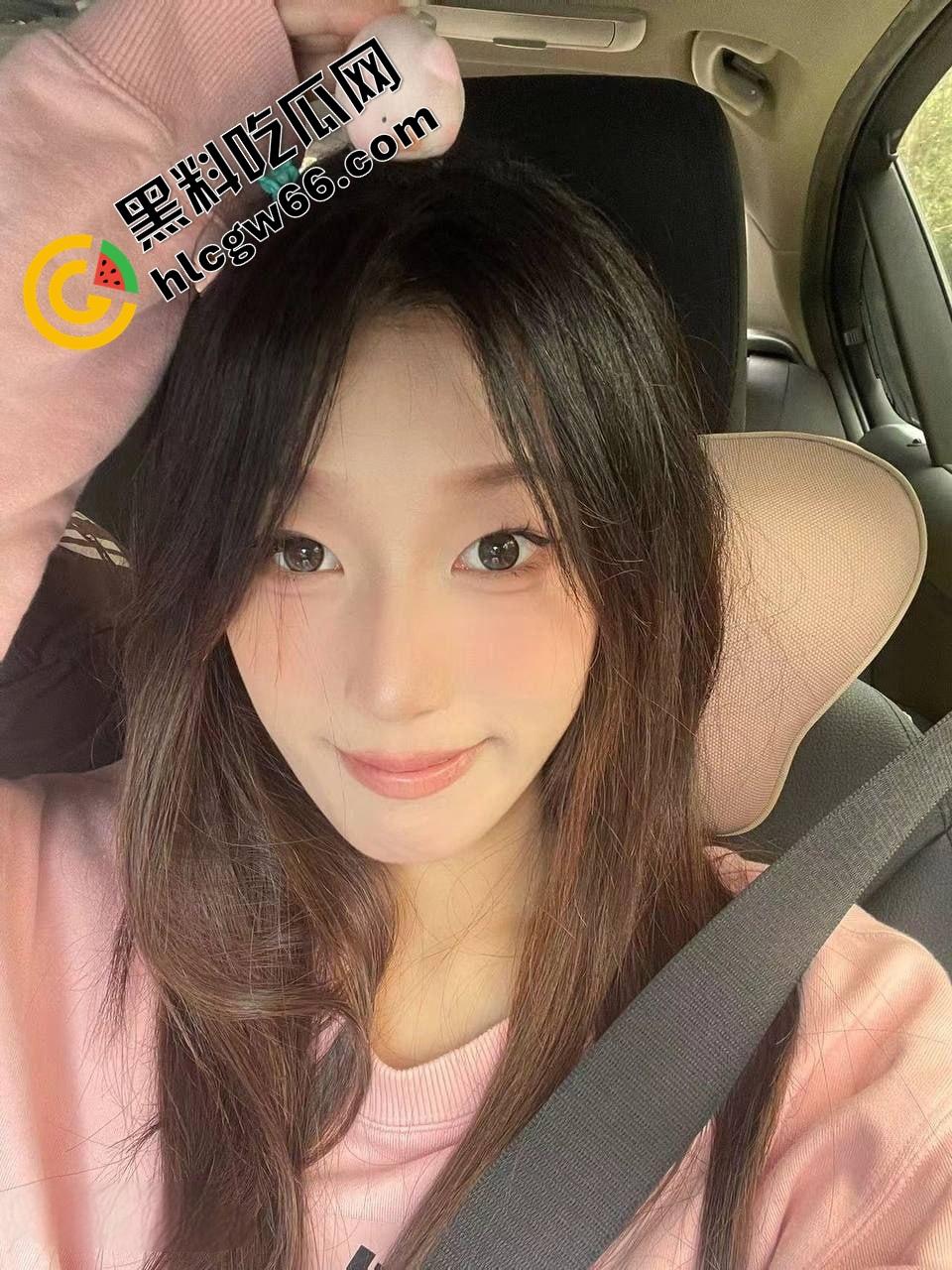 洛阳【田茗敏】骚出天际,护士装黑丝小夹子伺候男友,床上翻花样整活,小穴抽插到床单透湿!-2