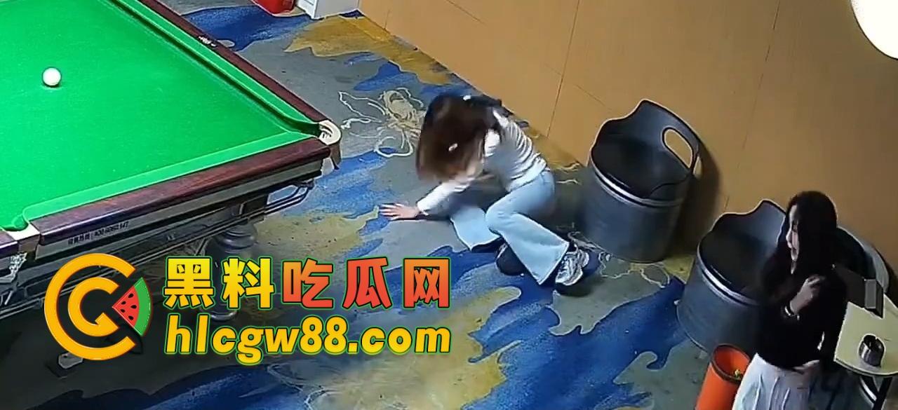 有钱人的快乐我们想象不到,陪玩8连发包厢猫抓人,1W充卡一杆球没打,全程不打球只玩女的!-18