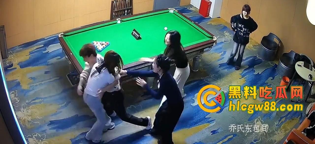 有钱人的快乐我们想象不到,陪玩8连发包厢猫抓人,1W充卡一杆球没打,全程不打球只玩女的!-19