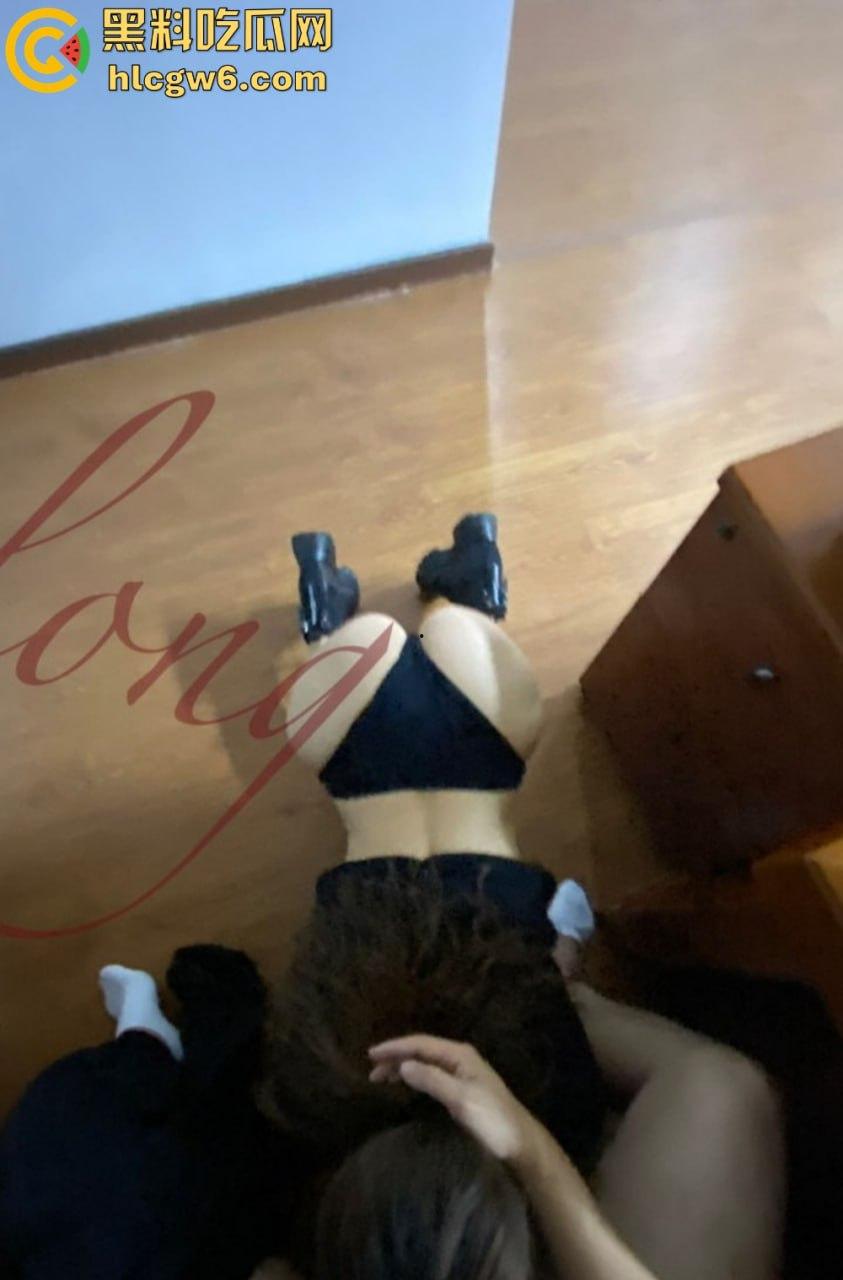 安徽人妻少妇【冰凌紫萱】骚浪翻天 白虎无毛小嫩穴，无套内射跳蛋塞骚逼，黑鬼爆操到尖叫！-4