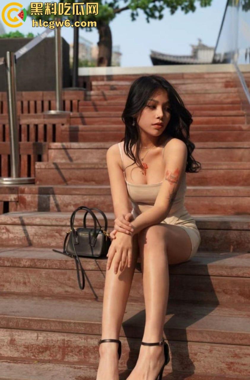 安徽人妻少妇【冰凌紫萱】骚浪翻天 白虎无毛小嫩穴，无套内射跳蛋塞骚逼，黑鬼爆操到尖叫！-19