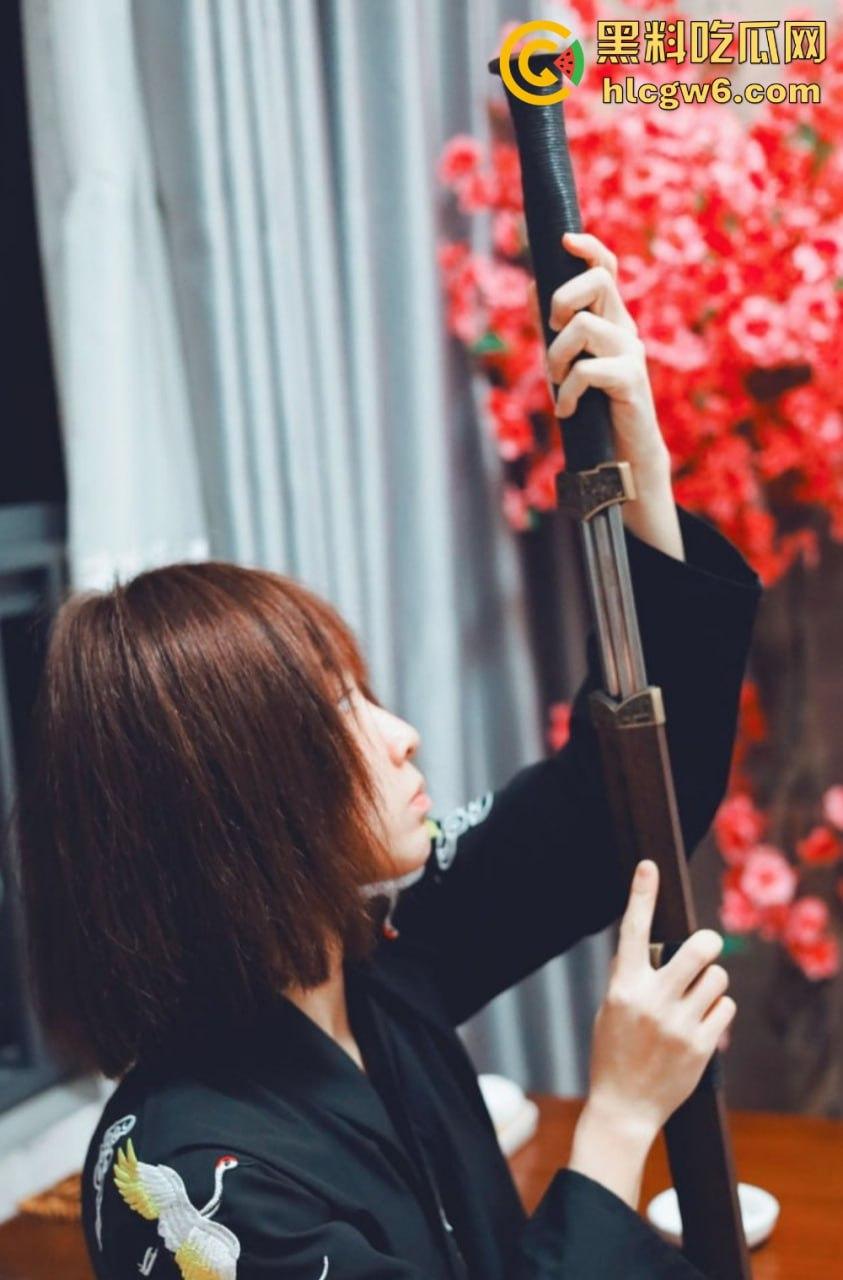 安徽人妻少妇【冰凌紫萱】骚浪翻天 白虎无毛小嫩穴，无套内射跳蛋塞骚逼，黑鬼爆操到尖叫！-22