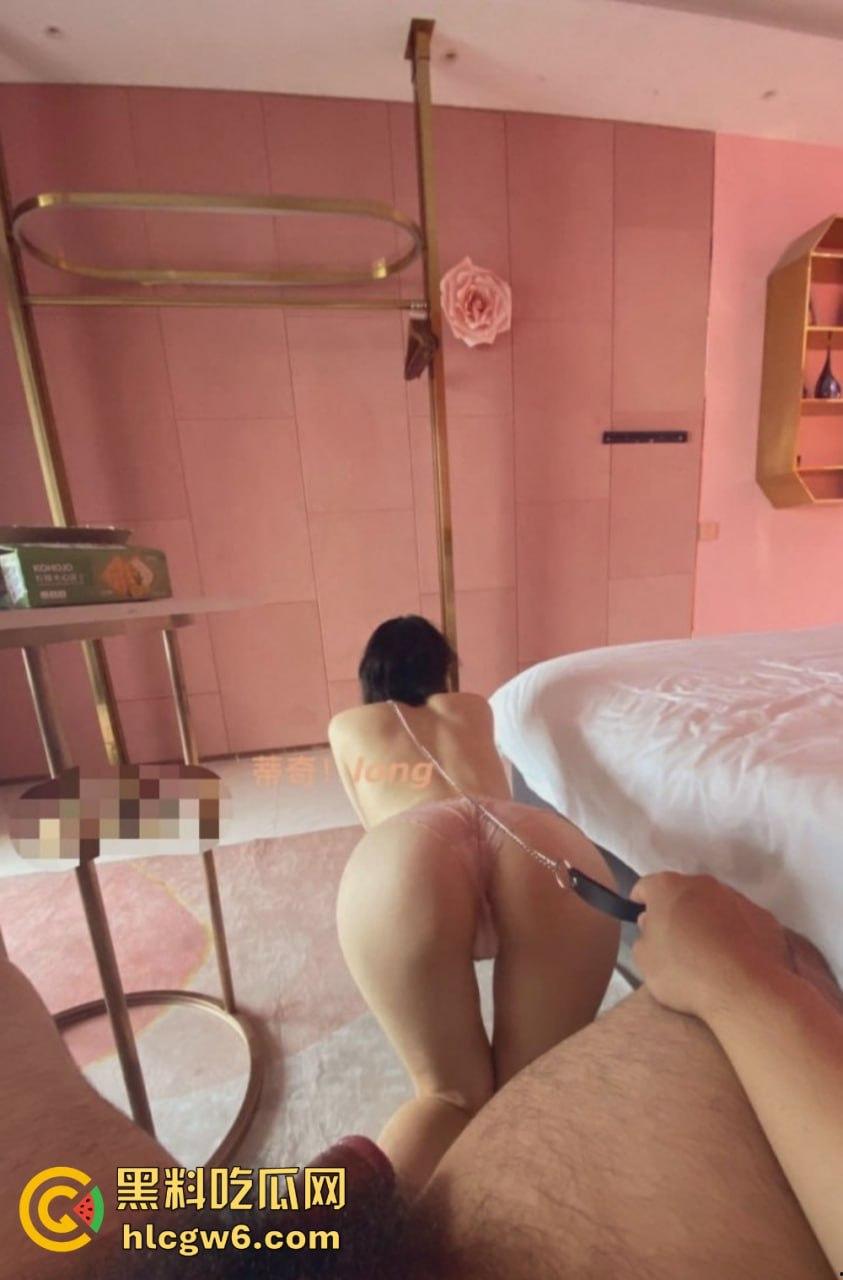 安徽人妻少妇【冰凌紫萱】骚浪翻天 白虎无毛小嫩穴，无套内射跳蛋塞骚逼，黑鬼爆操到尖叫！-26