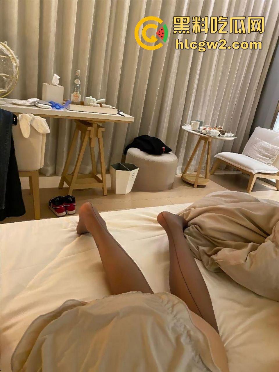 陌陌撩骚一年终得手!已婚少妇『邝雪婉』偷吃被拍,全程录像发出共享 吃饱不忘兄弟喝汤真仗义!-10