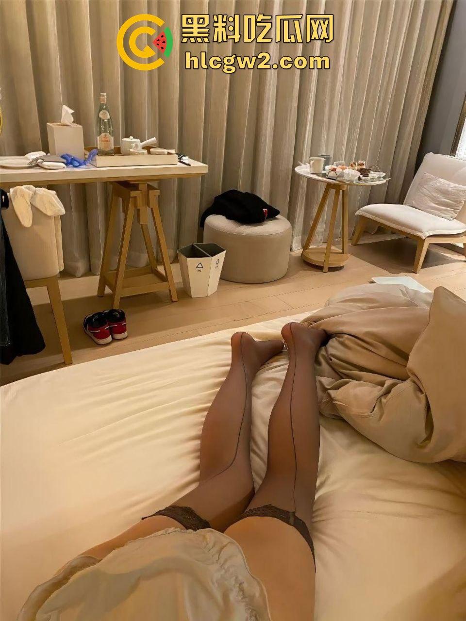 陌陌撩骚一年终得手!已婚少妇『邝雪婉』偷吃被拍,全程录像发出共享 吃饱不忘兄弟喝汤真仗义!-12