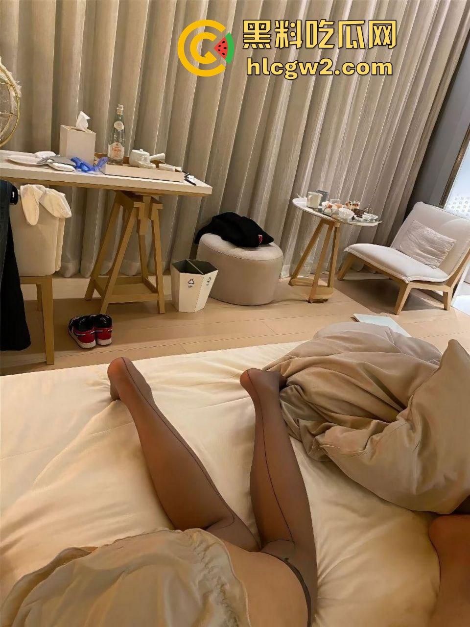 陌陌撩骚一年终得手!已婚少妇『邝雪婉』偷吃被拍,全程录像发出共享 吃饱不忘兄弟喝汤真仗义!-13