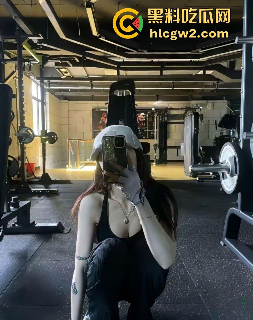 陌陌撩骚一年终得手!已婚少妇『邝雪婉』偷吃被拍,全程录像发出共享 吃饱不忘兄弟喝汤真仗义!-15