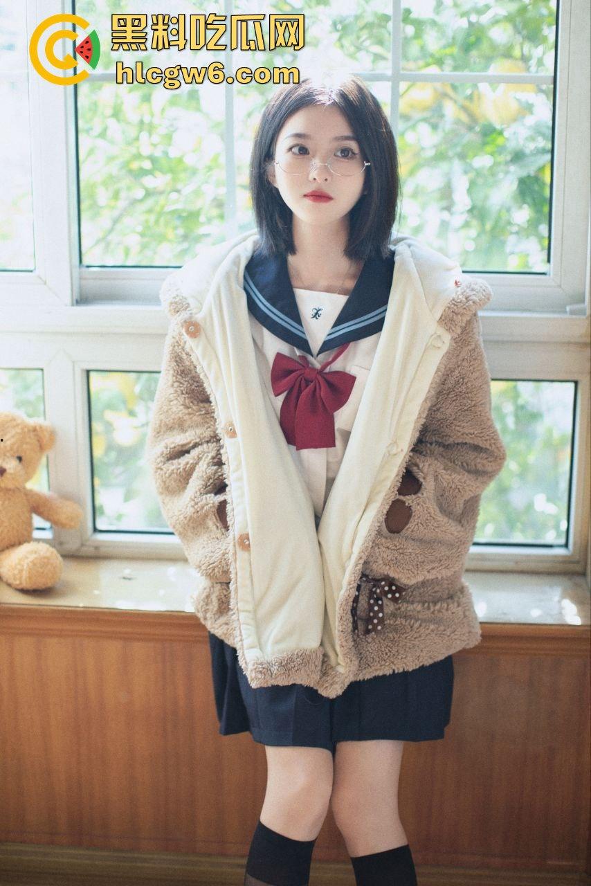 推特颜值妹子【劳小白】私拍性感写真流出,少萝清纯脸奶狗身俘获了一大批粉丝!-9