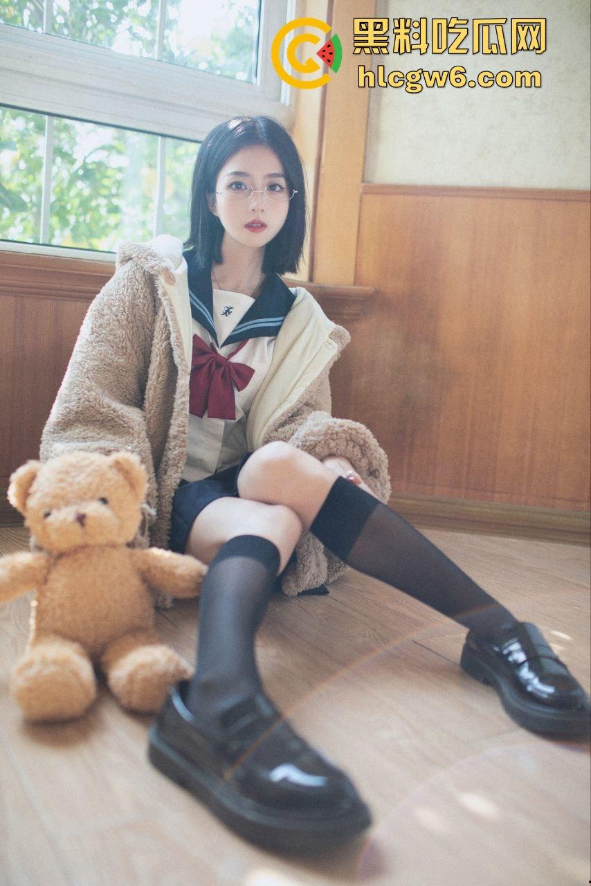 推特颜值妹子【劳小白】私拍性感写真流出,少萝清纯脸奶狗身俘获了一大批粉丝!-14