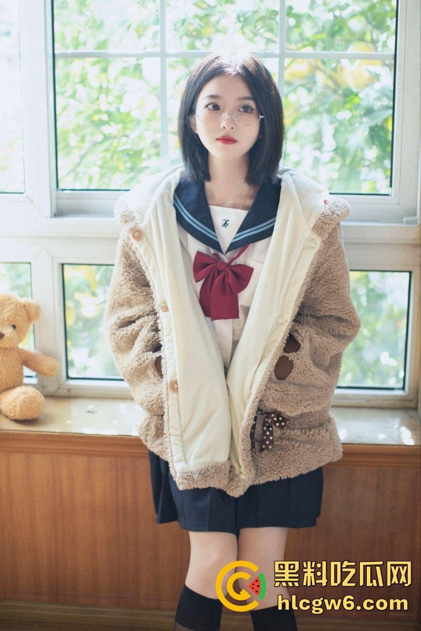 推特颜值妹子【劳小白】私拍性感写真流出,少萝清纯脸奶狗身俘获了一大批粉丝!-19