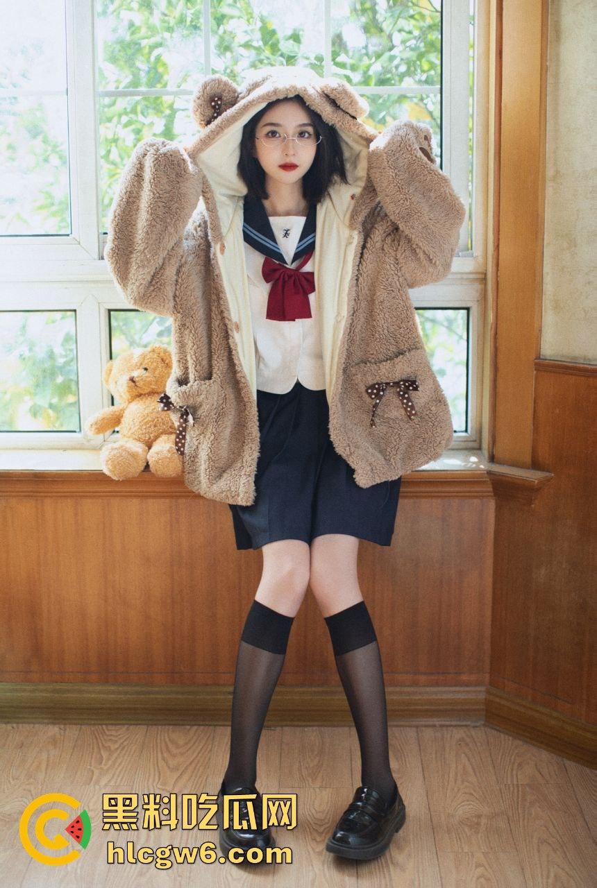 推特颜值妹子【劳小白】私拍性感写真流出,少萝清纯脸奶狗身俘获了一大批粉丝!-27