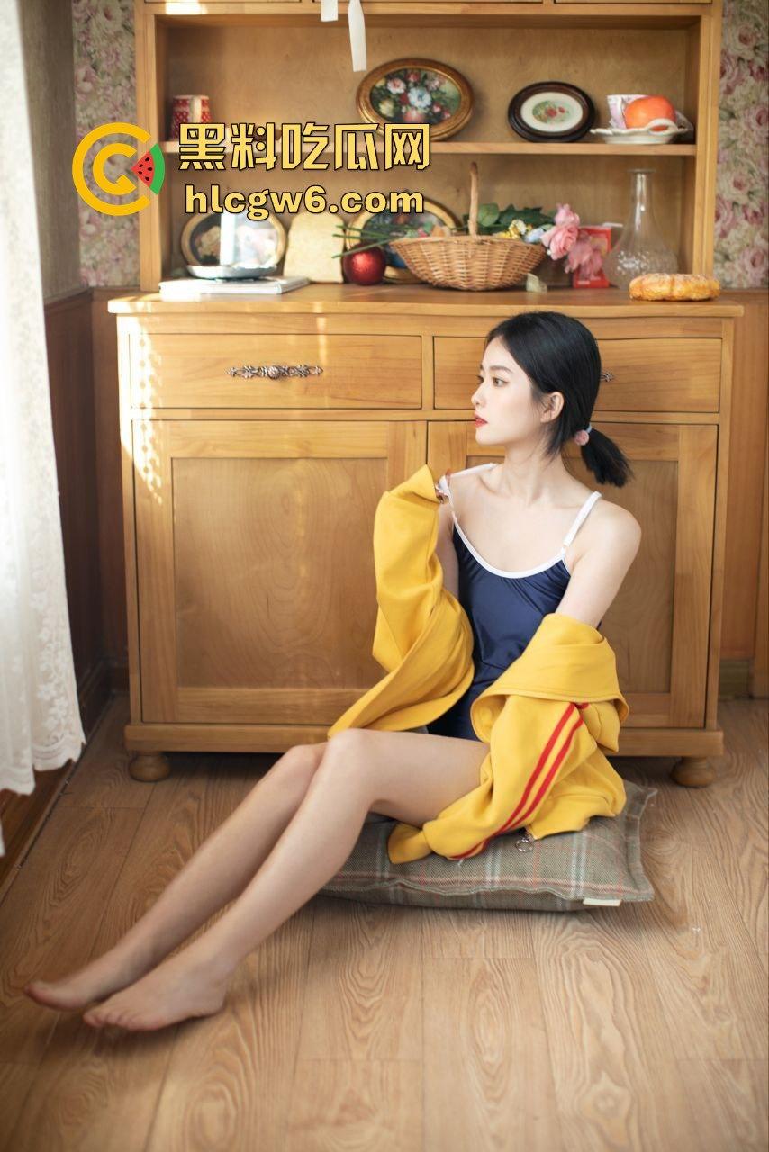 推特颜值妹子【劳小白】私拍性感写真流出,少萝清纯脸奶狗身俘获了一大批粉丝!-31