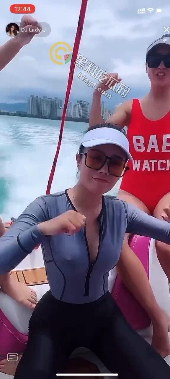 火辣擦边女!抖音女DJ【Lady】无内衣凸点直播,流量密码玩得贼溜-5