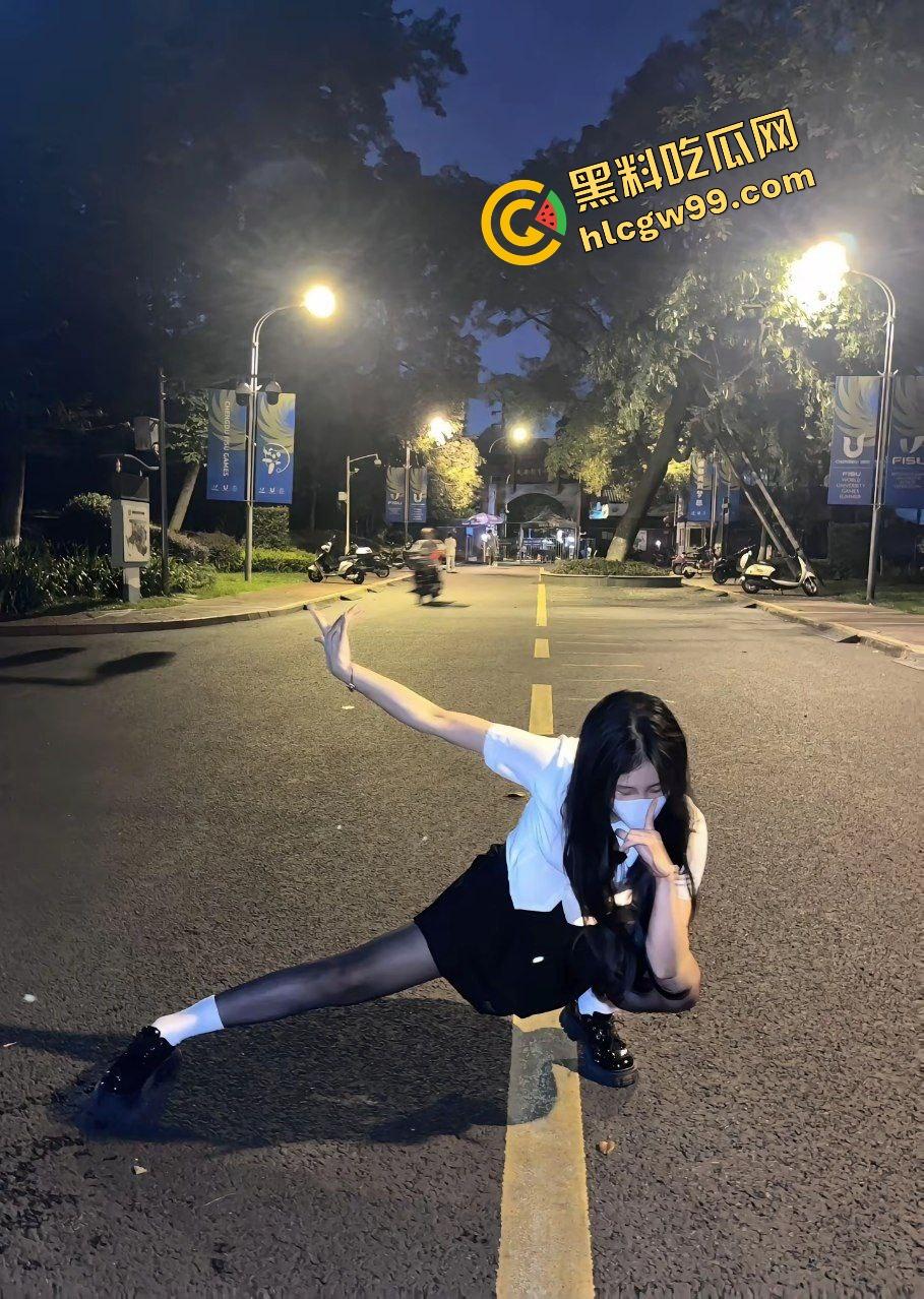 抖音抽象黑丝JK妹骚逼【绝情猛女雯】玩抽象玩到大哥胯下当母狗，穿各种情趣丝袜淫荡打炮！惨遭外泄独家曝光！-2