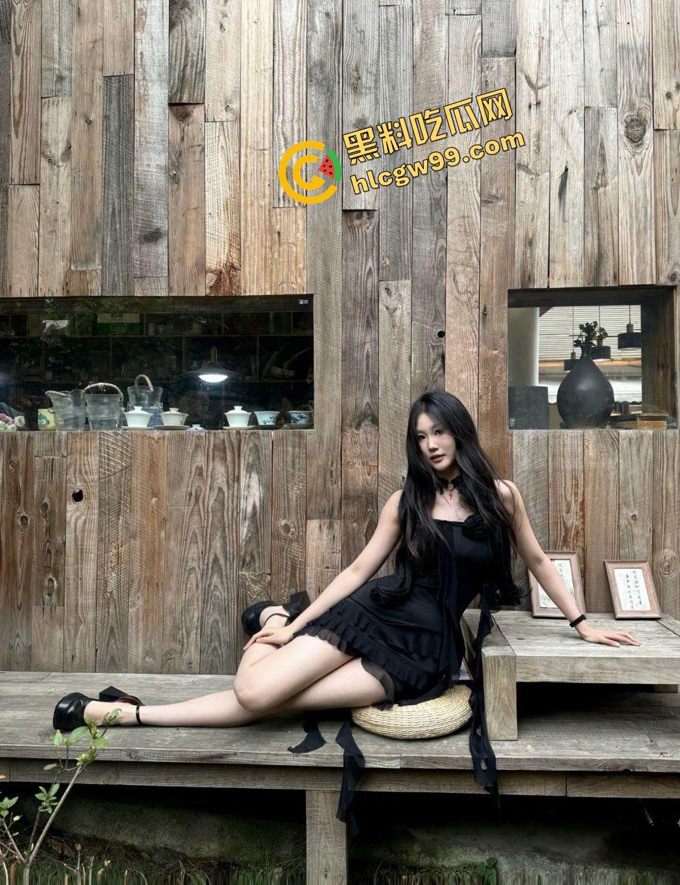 抖音抽象黑丝JK妹骚逼【绝情猛女雯】玩抽象玩到大哥胯下当母狗，穿各种情趣丝袜淫荡打炮！惨遭外泄独家曝光！-5